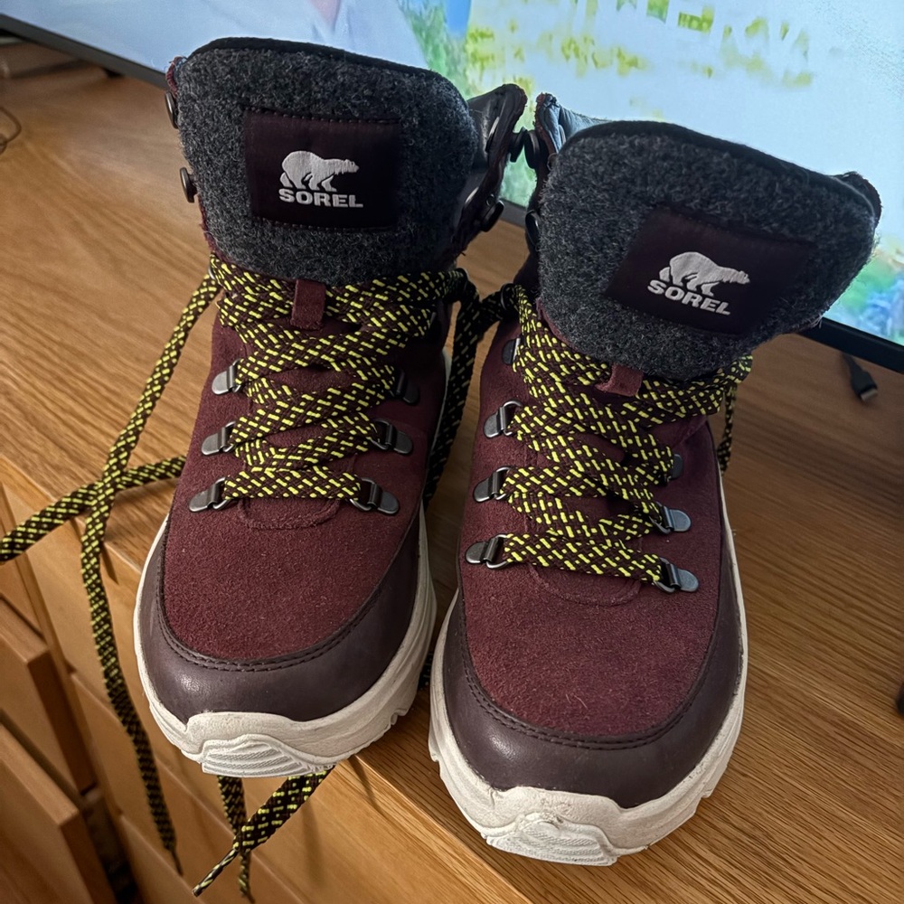 Sorel Womens Burgundy and Grey Snow Boots